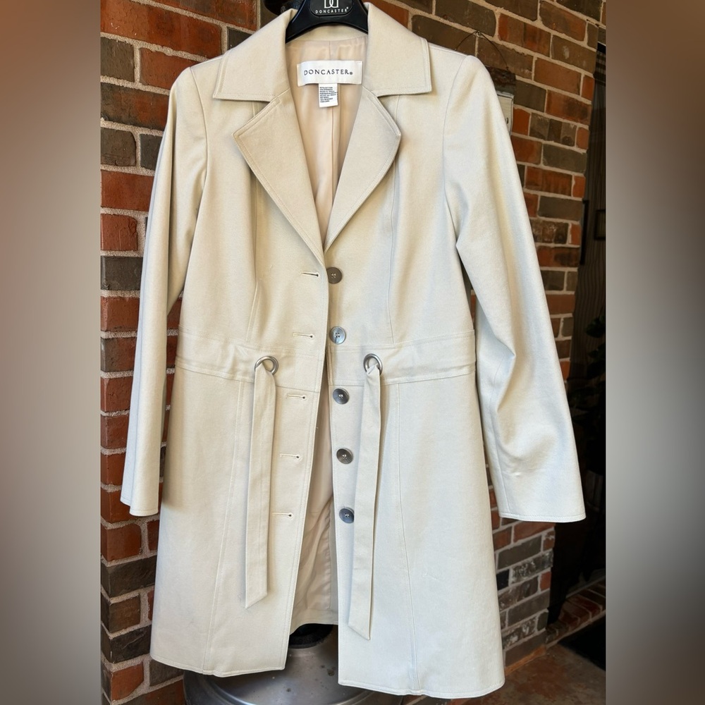 Doncaster Women’s Cream Colored Button up Trench Coat Size 4